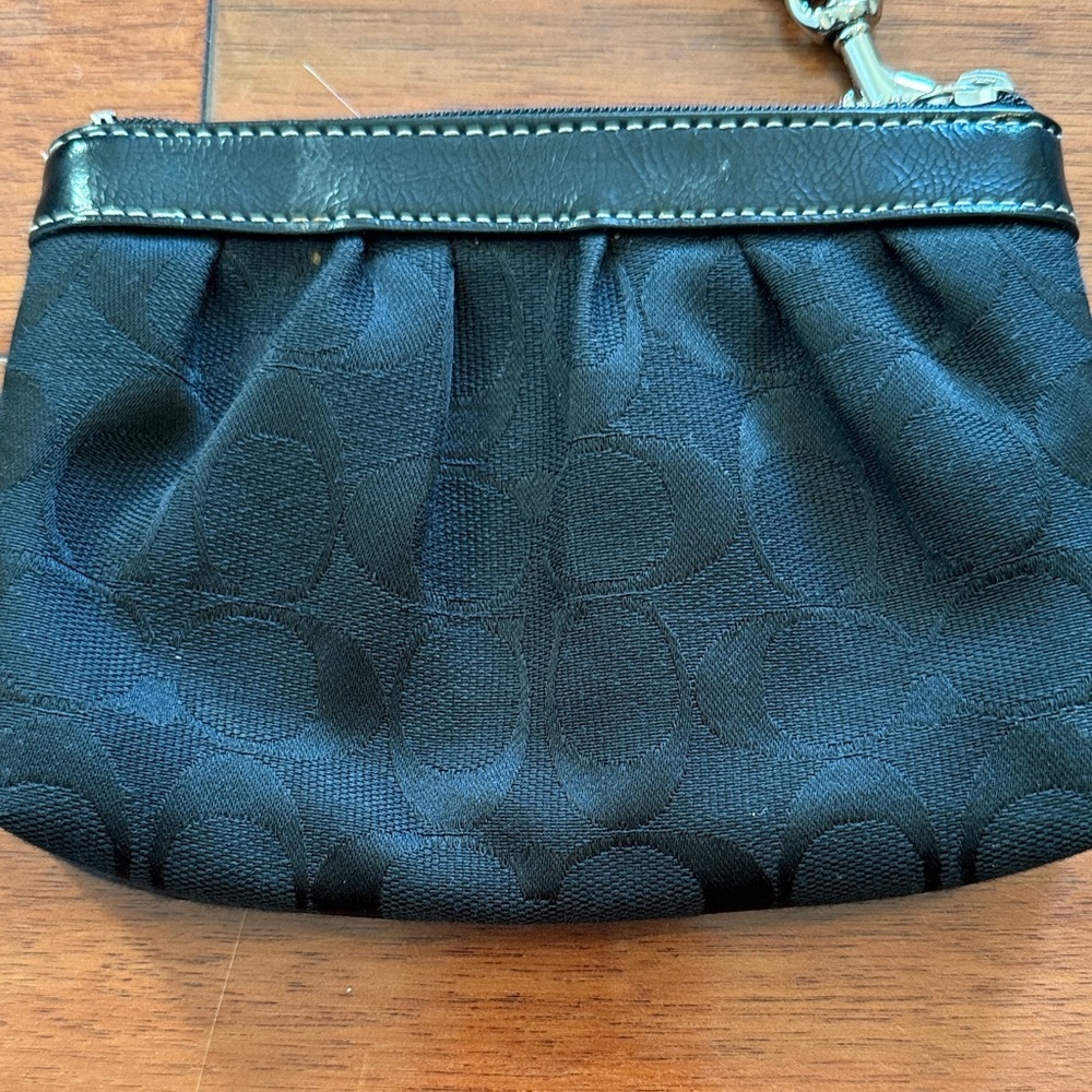 Coach Black Signature Jaquard & Patent Leather Trim Wristlet - Picture 4 of 6